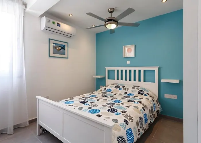 Coral Bay Sea Breeze - 2 Bedroom Apartment,